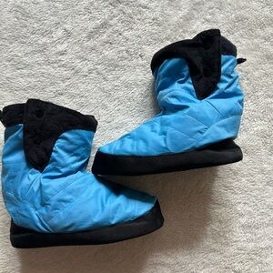 REI Blue and Black Quilted Boots